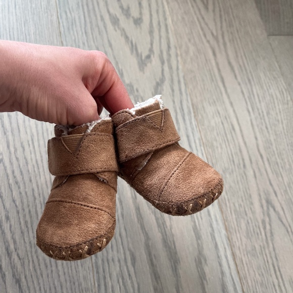 Toms Cuna Chestnut Baby Booties - Picture 10 of 12